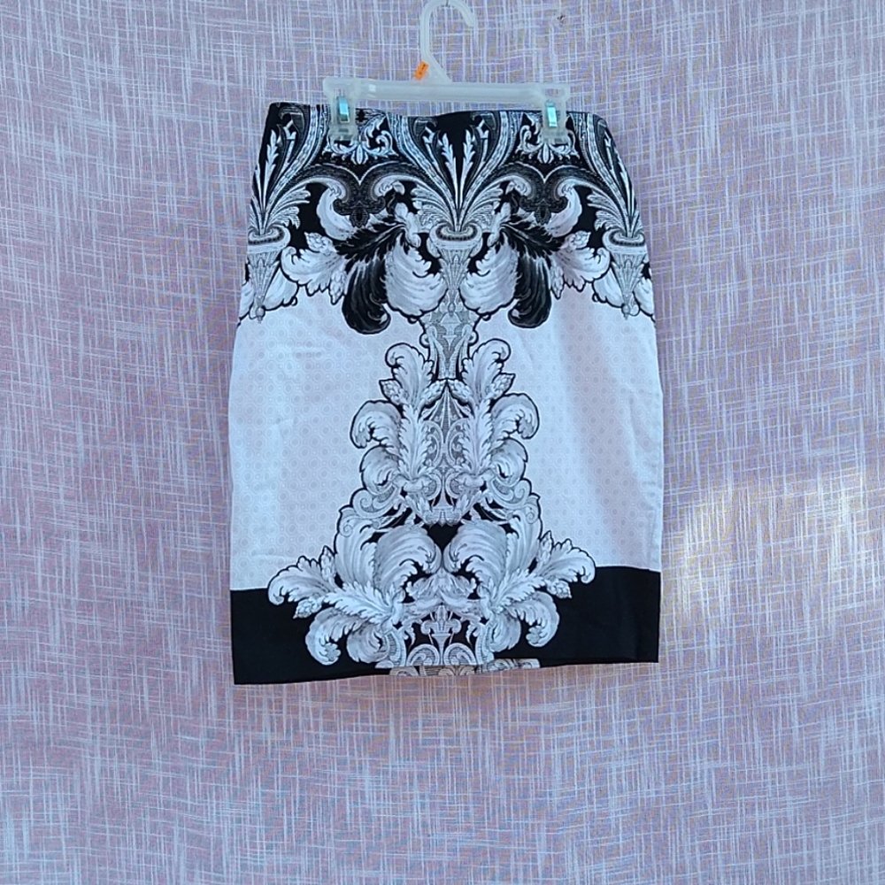 1053 Woman skirt